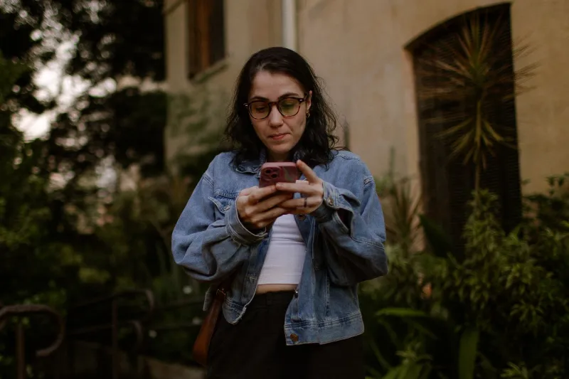 The Influencer Outfit Trap: What Gets Lost Between Their Feed and Your Mirror